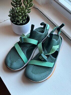 Chaco's Water Shoes (Women's Size 10)